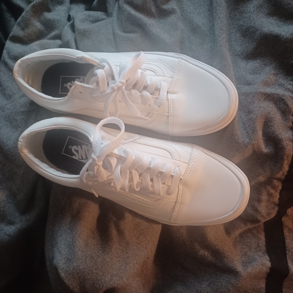 White Leather Vans Old Skool M8/W9.5